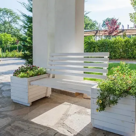 Oasis Del Mare Front Lozenets