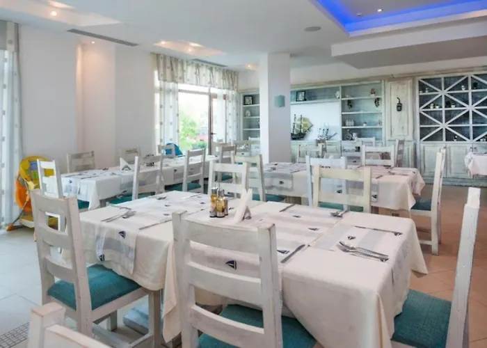 Курортный комплекс Oasis Del Mare Front 4*