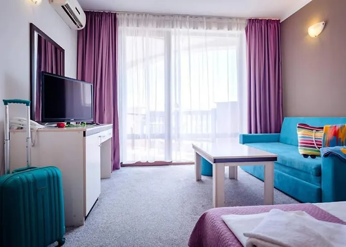 Курортный комплекс Oasis Del Mare Front