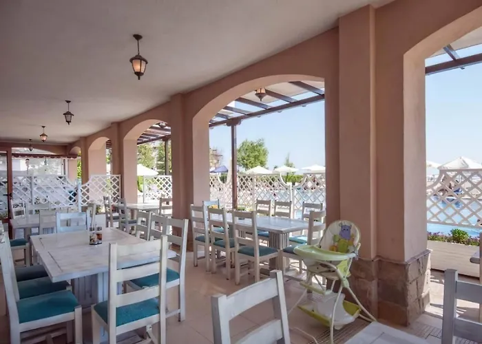 Курортный комплекс Oasis Del Mare Front 4*